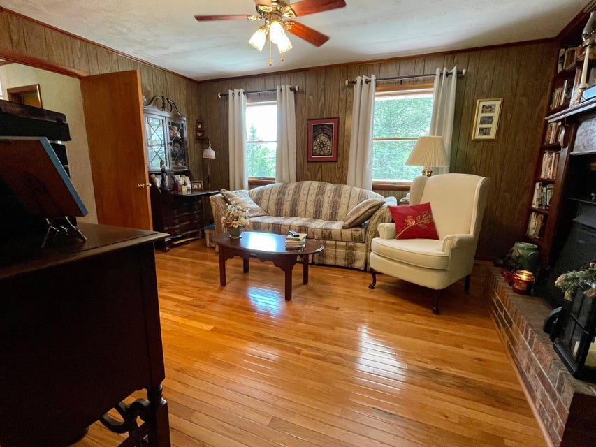 Photo #26: 164 Dotson Avenue