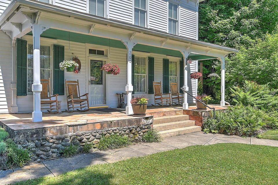 Photo #2: 200 Main Street