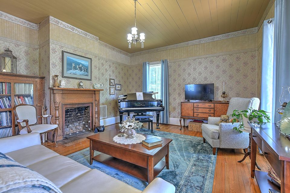 Photo #3: 200 Main Street