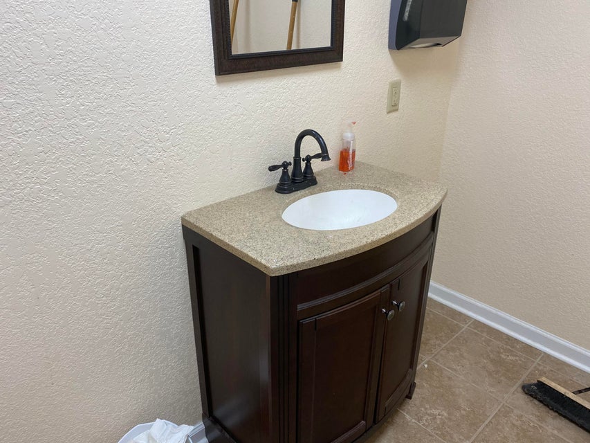 Photo #17: 910 Wilcox Court