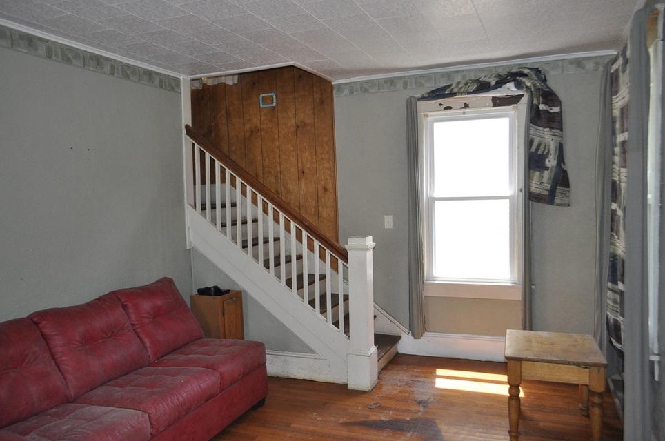 Photo #4: 208 Craig Street