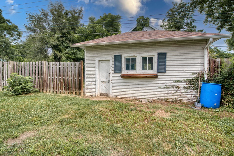 Photo #3: 905 Highland Avenue