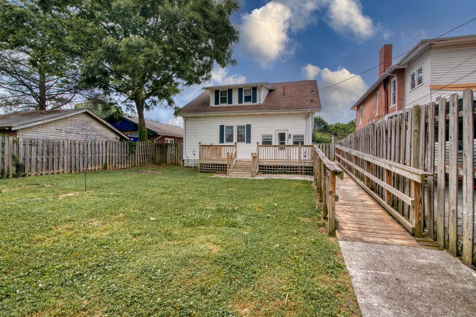 Photo #5: 905 Highland Avenue