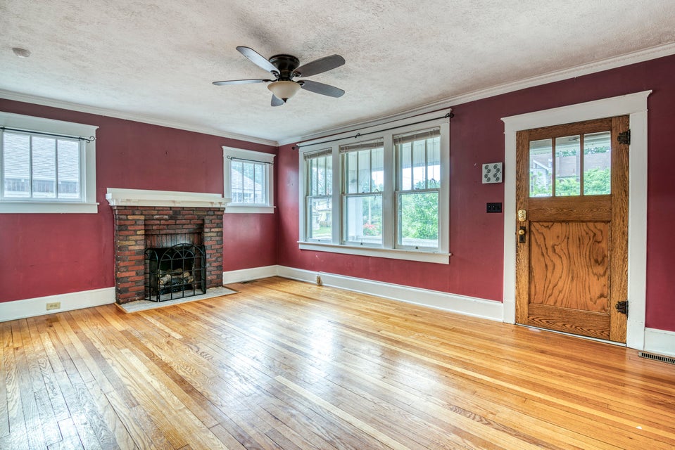 Photo #9: 905 Highland Avenue