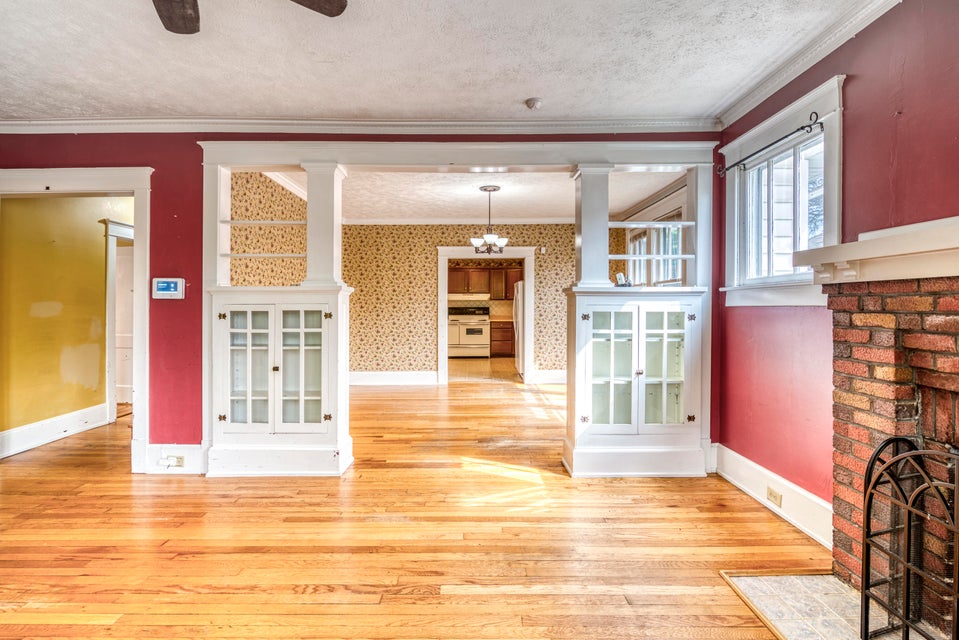 Photo #11: 905 Highland Avenue