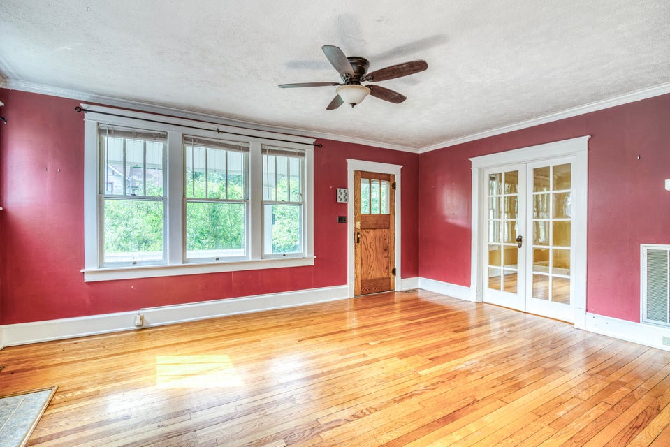 Photo #12: 905 Highland Avenue