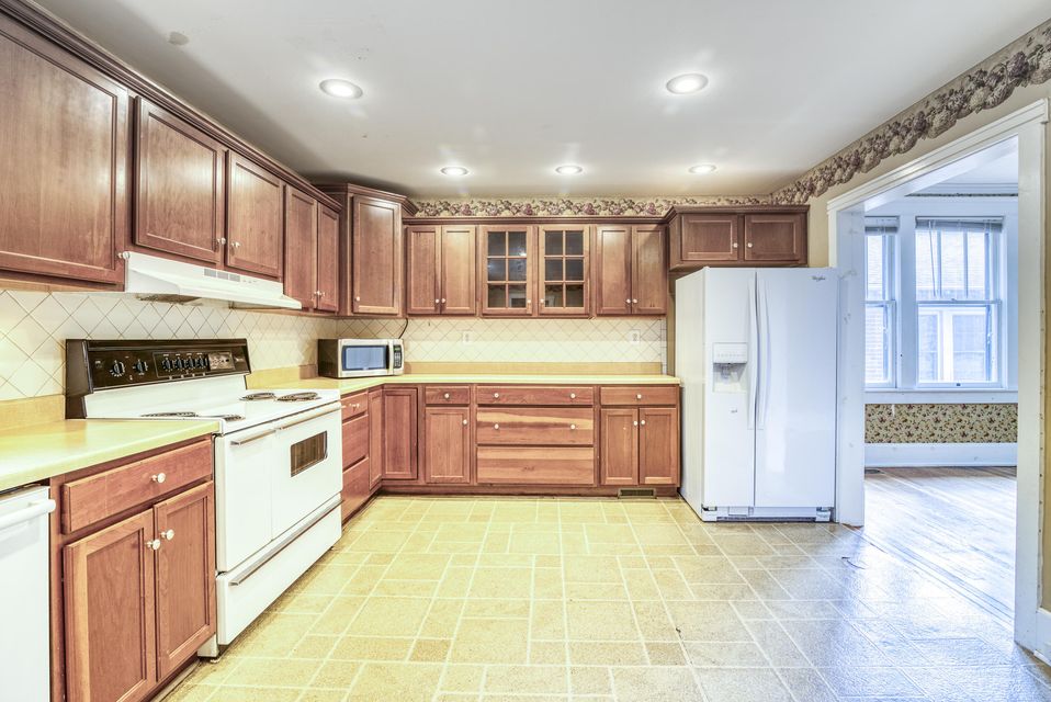 Photo #18: 905 Highland Avenue