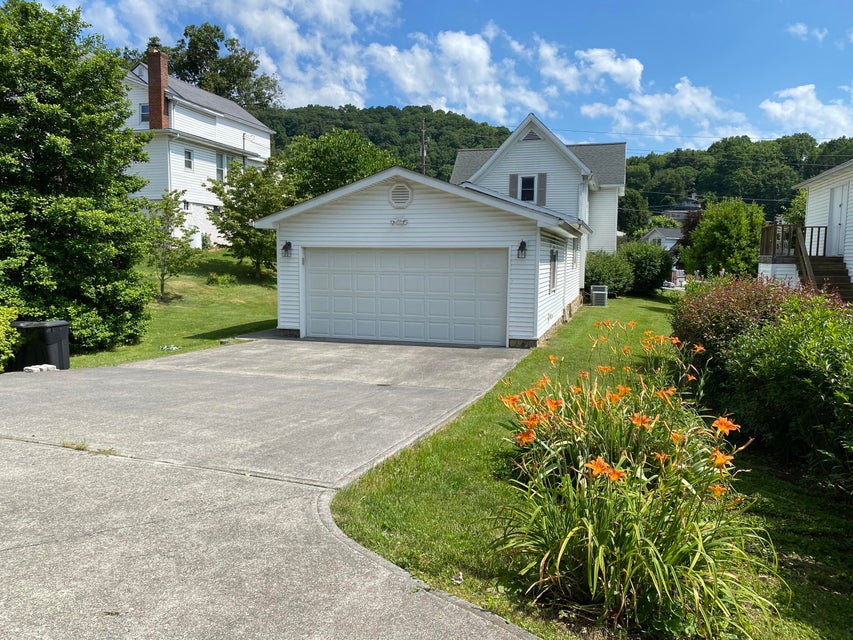 Photo #8: 1007 Spruce Avenue