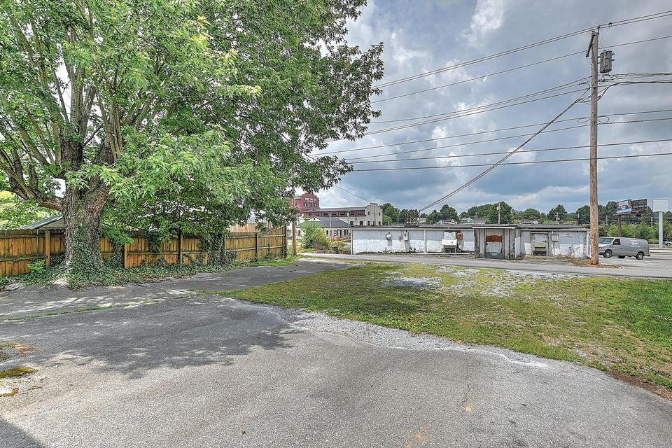 Photo #6: 424 Maple Street