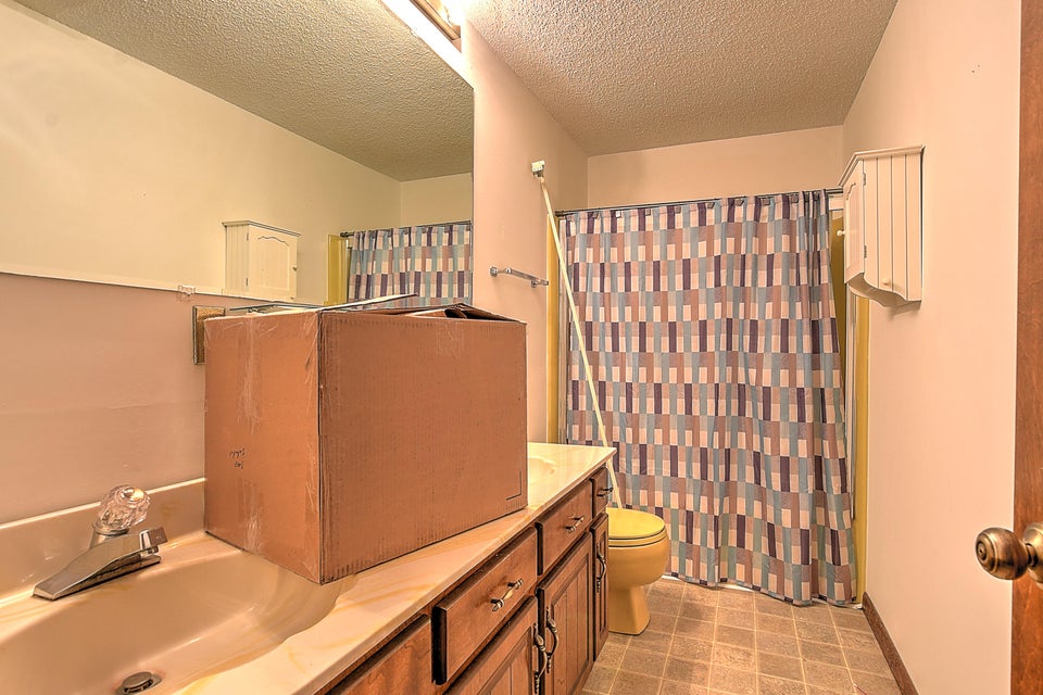 Photo #32: 424 Maple Street