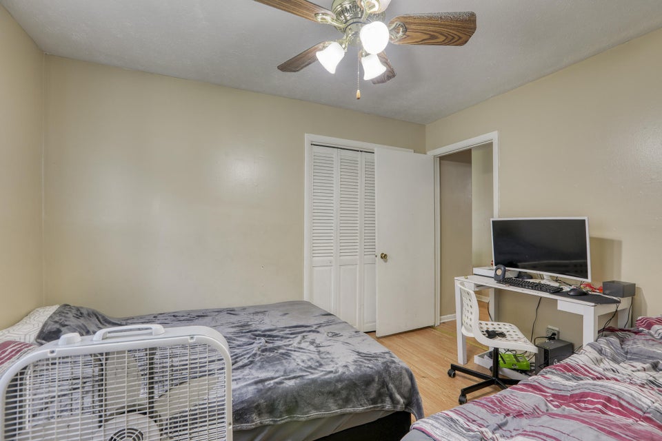 Photo #25: 217 Oak Street