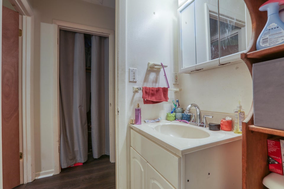 Photo #32: 216 Willow Street
