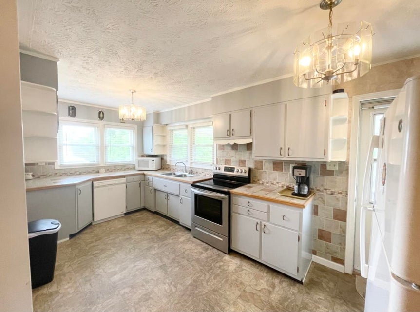 Photo #15: 109 Prospect Avenue