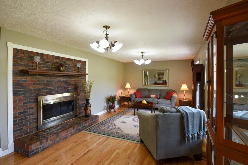 Photo #4: 2635 Warren Drive