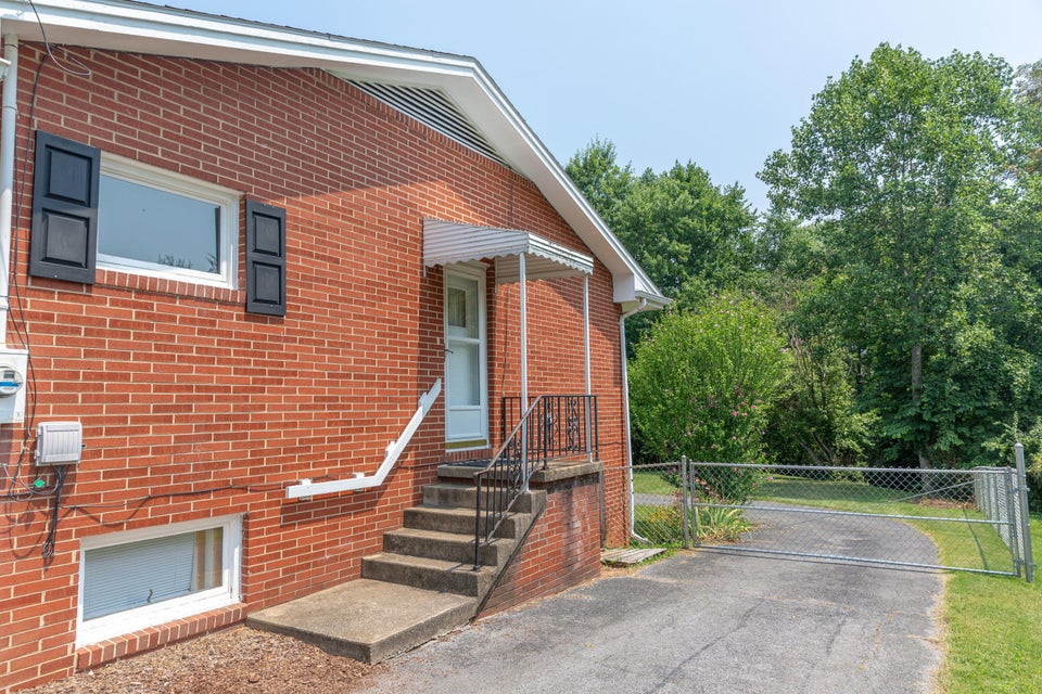 Photo #31: 4051 Skyland Drive