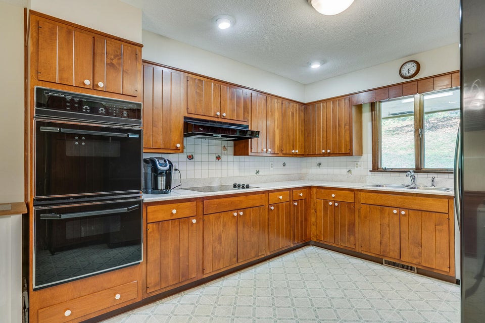 Photo #15: 2225 Sheffield Street