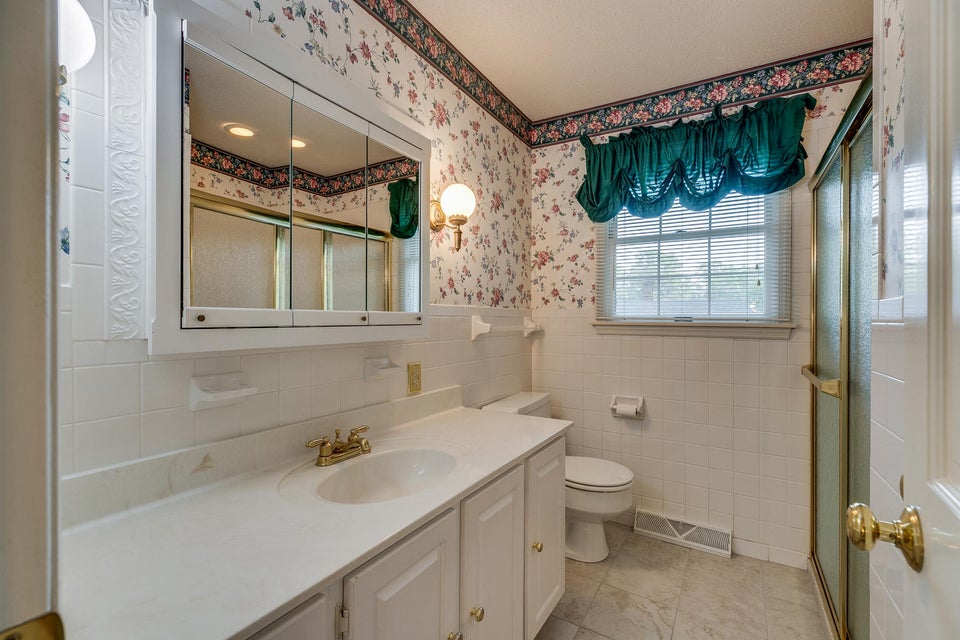 Photo #22: 2225 Sheffield Street