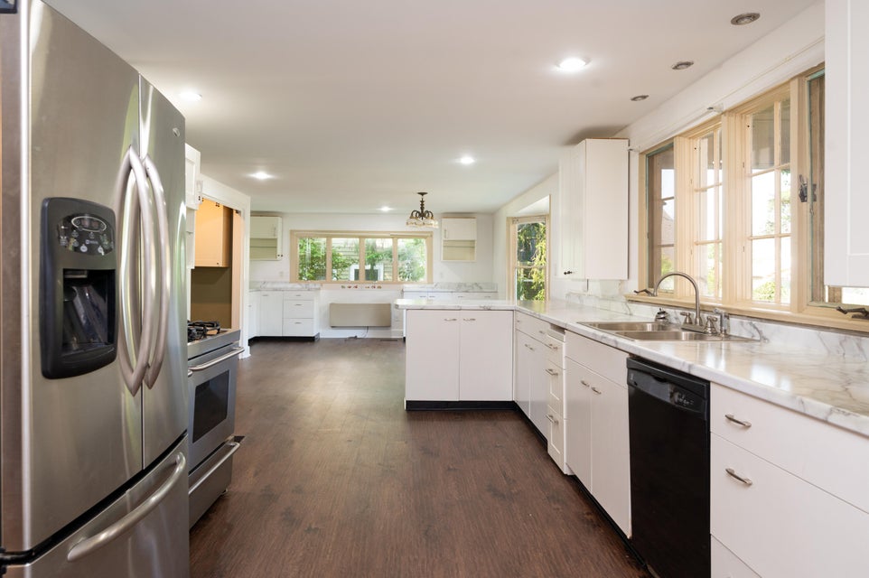 Photo #23: 325 2nd North Street