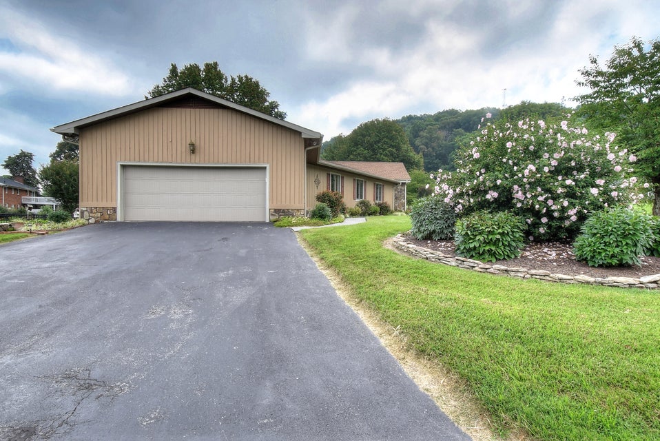Photo #3: 2315 Eagle Drive