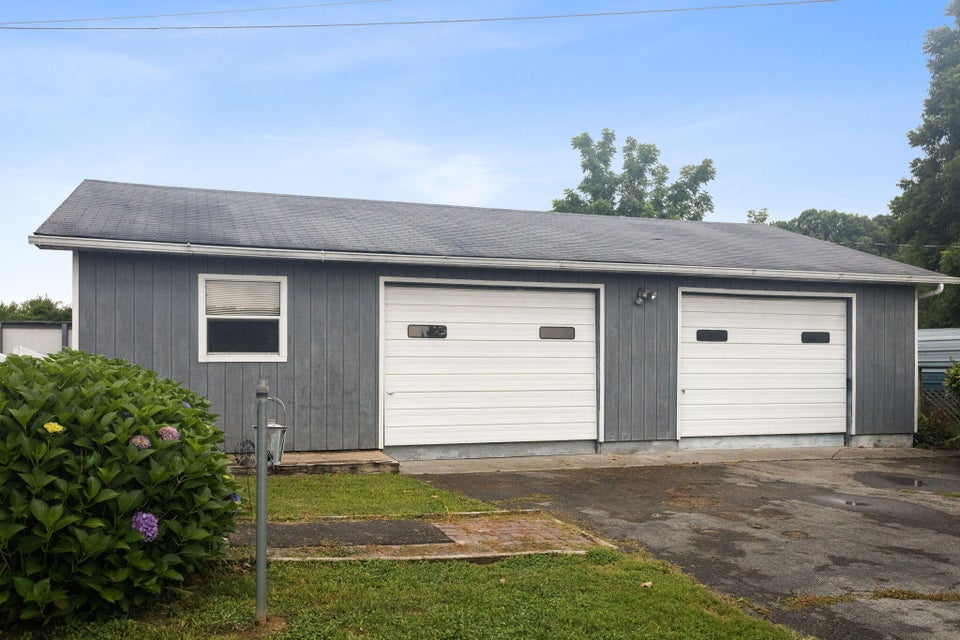 Photo #4: 130 Banks Road