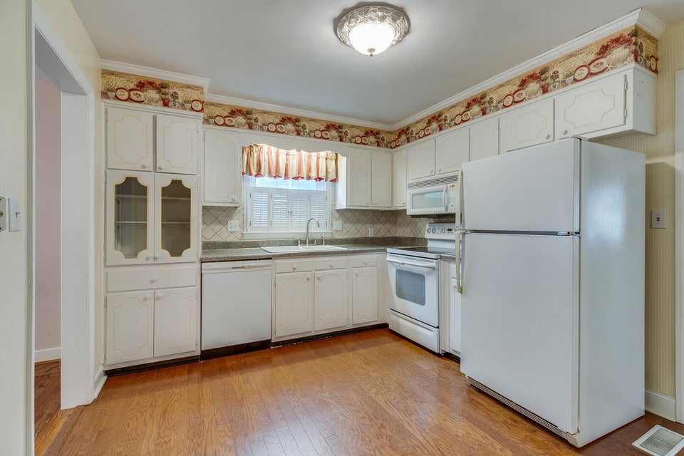 Photo #9: 2404 Sherwood Road