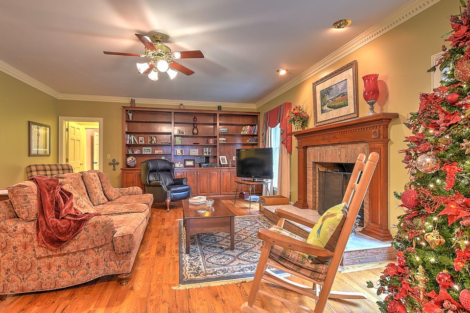 Photo #8: 601 Highland Acres