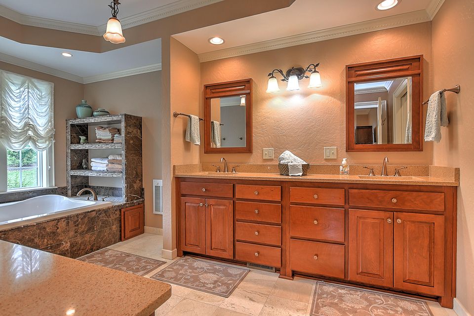 Photo #15: 601 Highland Acres