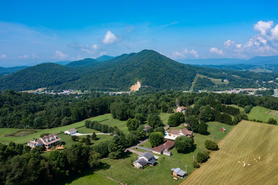 Photo #37: 601 Highland Acres
