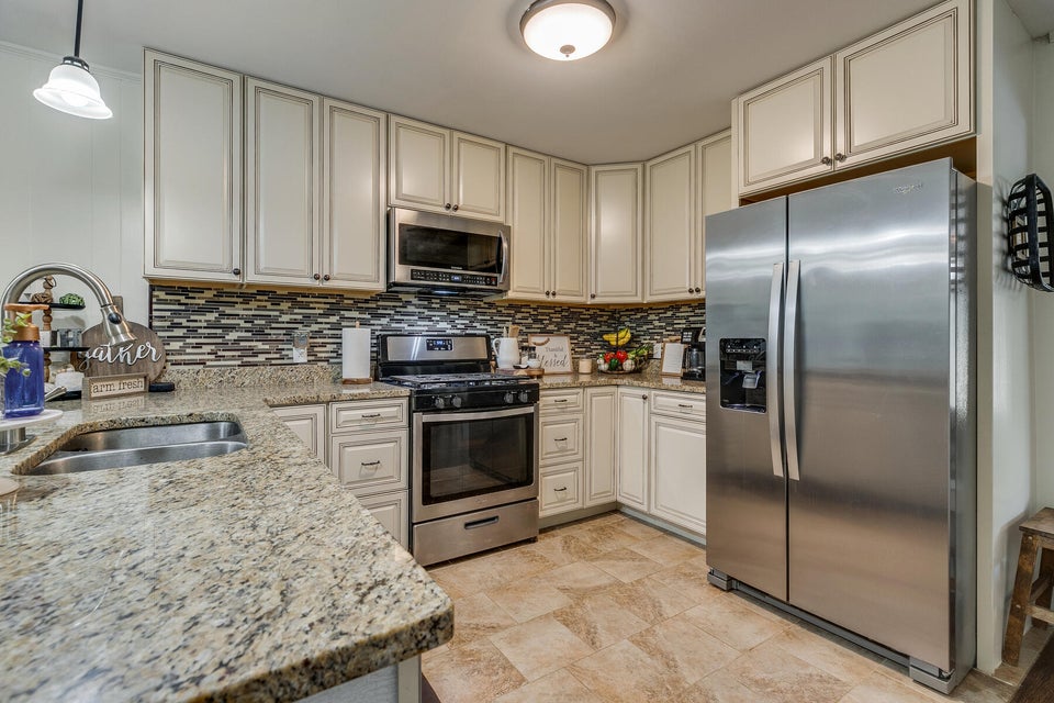 Photo #13: 228 Harris Street
