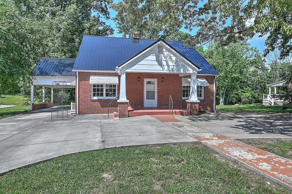 Photo #3: 401 Hillcrest Drive