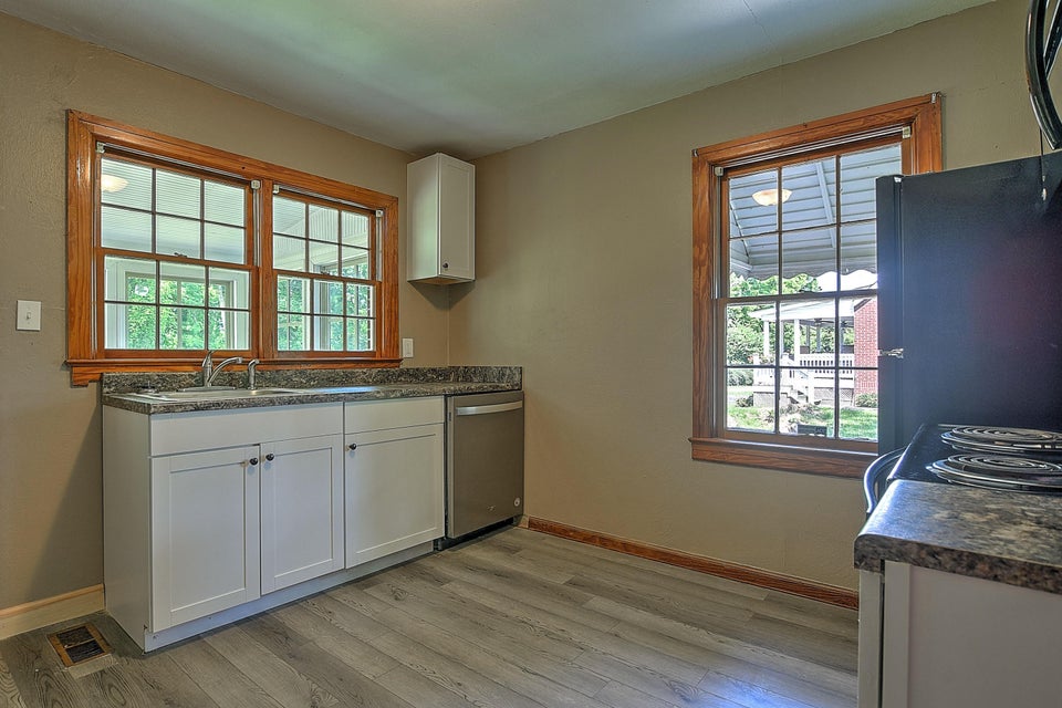 Photo #12: 401 Hillcrest Drive