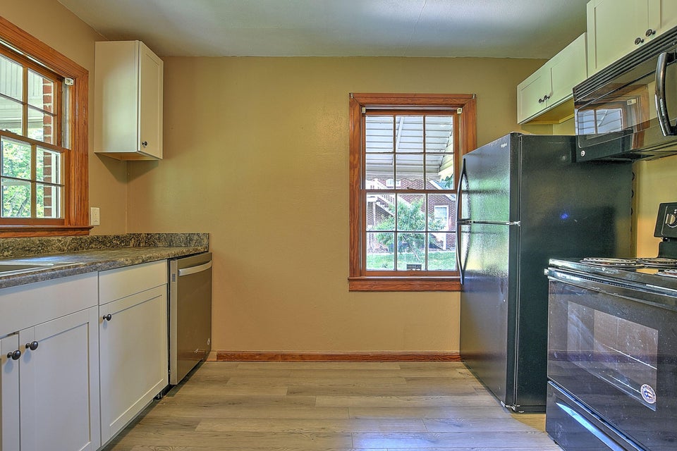 Photo #13: 401 Hillcrest Drive