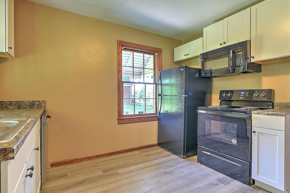 Photo #14: 401 Hillcrest Drive