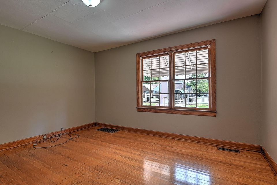 Photo #18: 401 Hillcrest Drive