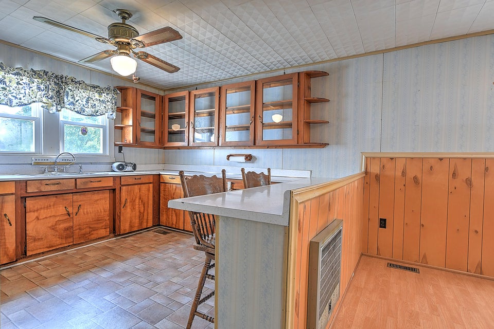 Photo #5: 256 Meadowbrook Road