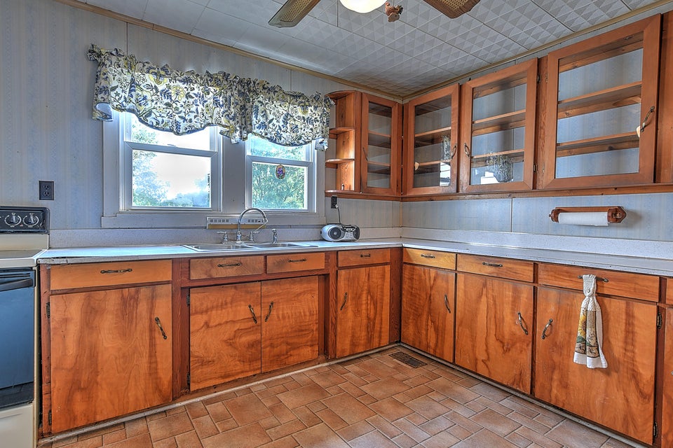 Photo #7: 256 Meadowbrook Road
