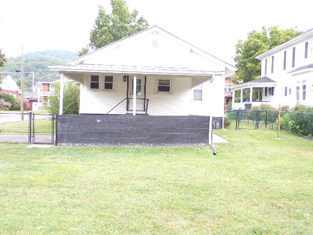Photo #11: 203 Clinchfield Avenue