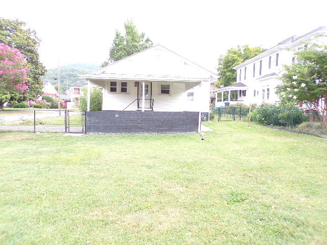 Photo #12: 203 Clinchfield Avenue