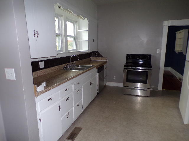 Photo #16: 203 Clinchfield Avenue