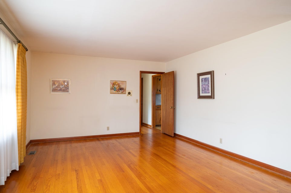 Photo #9: 131 Franklin Street