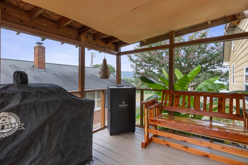 Photo #18: 917 Riverside Ave