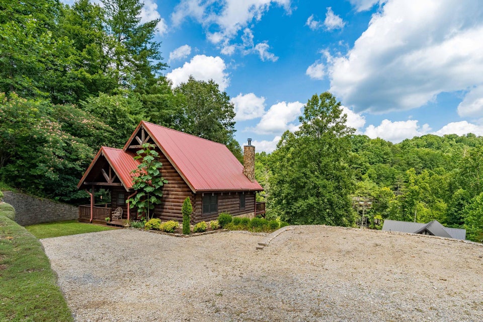 Photo #3: 102 Oak Point Place