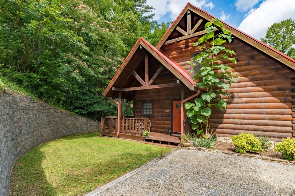 Photo #7: 102 Oak Point Place