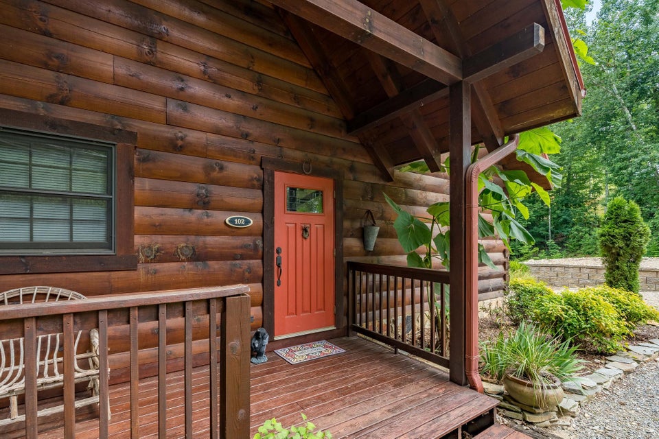 Photo #8: 102 Oak Point Place