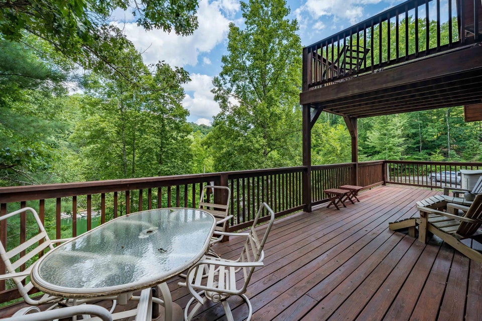 Photo #11: 102 Oak Point Place