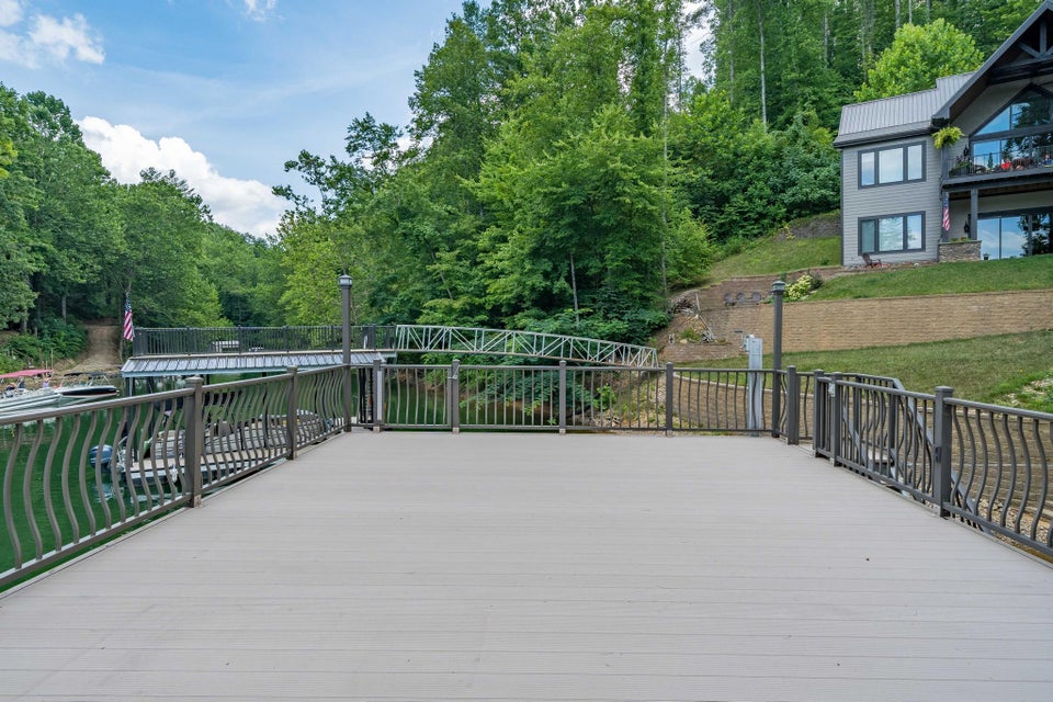 Photo #26: 102 Oak Point Place