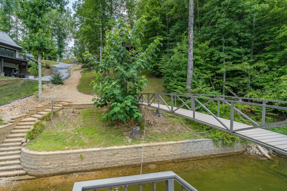 Photo #32: 102 Oak Point Place