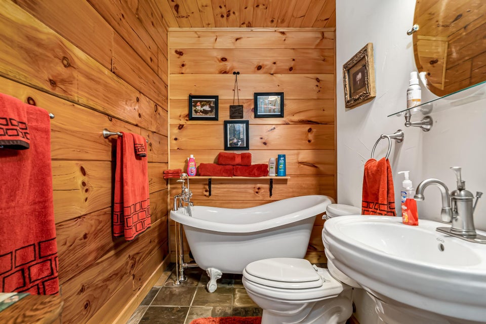 Photo #40: 102 Oak Point Place