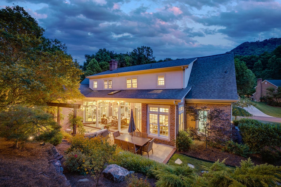 Photo #6: 1000 Huntington Court
