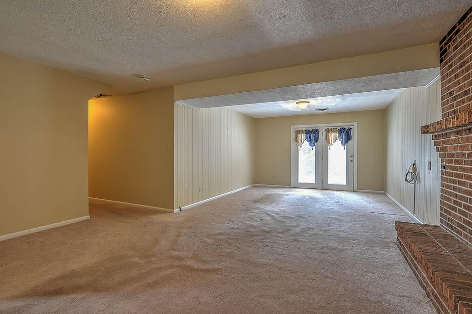 Photo #25: 2200 Camelot Circle